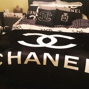 New Luxury Throw Blanket for Sale.